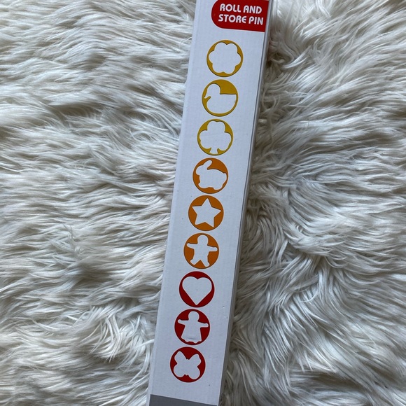 NIB rolling pin & cookie cutter set - Picture 4 of 6